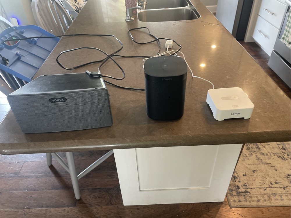 Sonos PLAY:3 wireless – One SL wireless – Sonos Bridge (model number BR100).