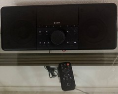 Logitech Squeezebox Boom Wi-Fi Music Player W remote