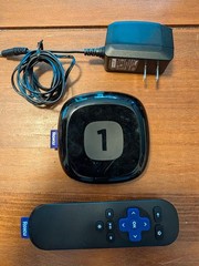 Roku 1 2710X Legacy Media Streamer with remote and cord. (2013)