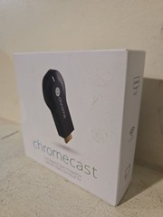 Google Chromecast Streaming Media Player H2G2-42 NIB