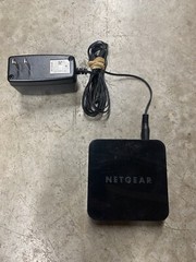 NetGear NTV300 HD Media Streaming Player  And Charger