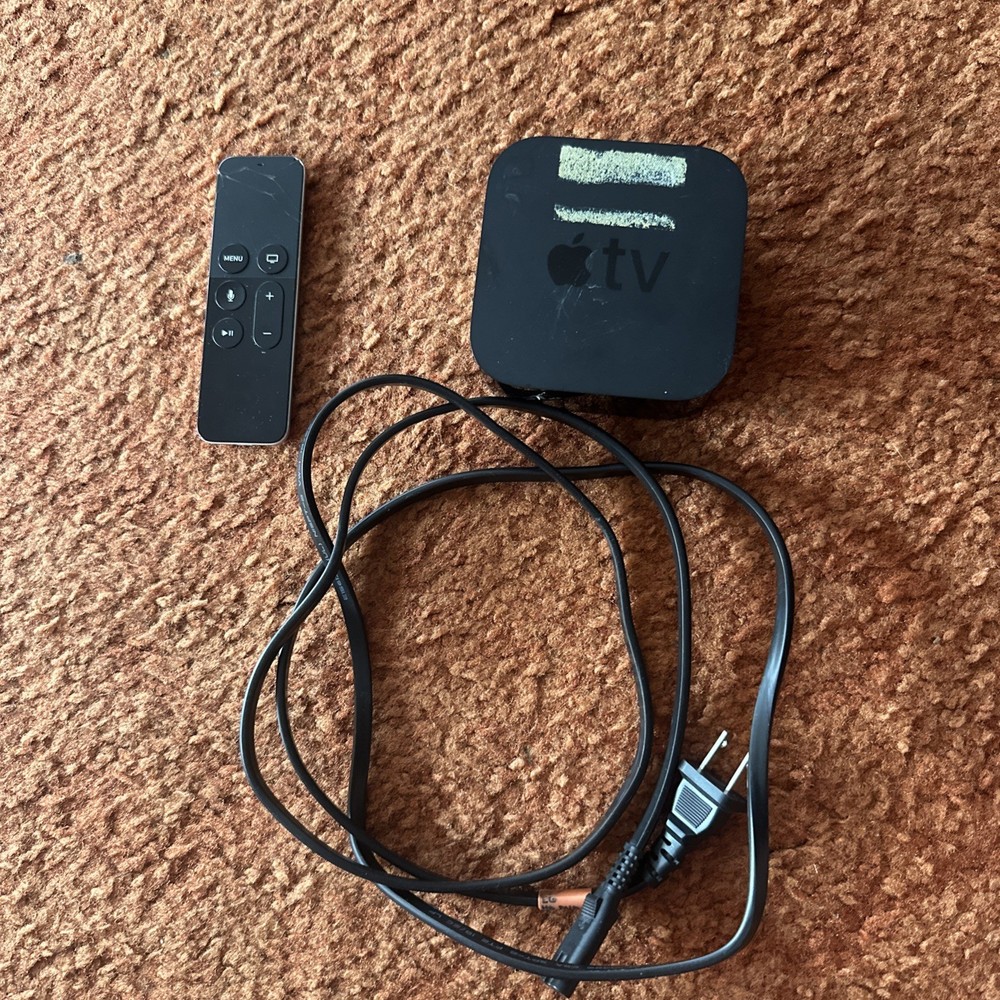 Apple TV (4th Generation) A1842 32GB 4K Media Streamer MP7P2LL/A Cracked Remote