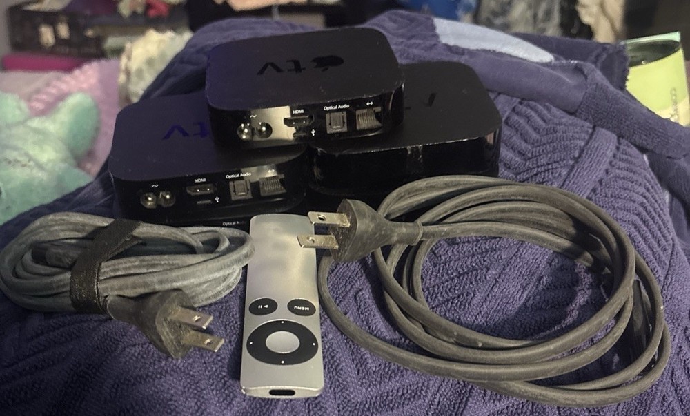 5 – Apple TV 3rd Generation A1469 HD Streamer w/ Silver Remote And 2 Cables