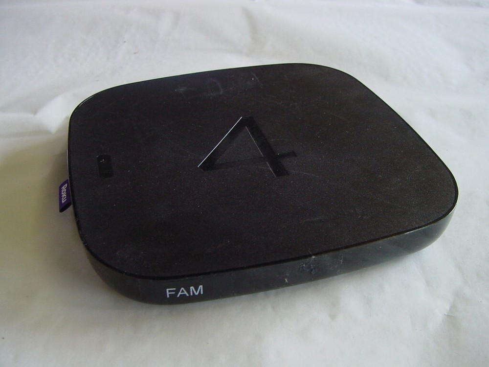 ROKU 4 4400X STREAMING MEDIA PLAYER – NO POWER SUPPLY AS SHOWN