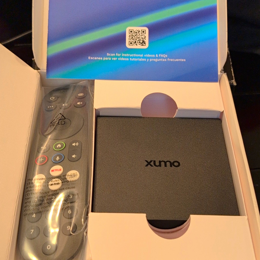 Xumo Stream Box ESST11AEI 4K Dolby Vision Dolby Audio Voice Remote Wi-Fi HDMI