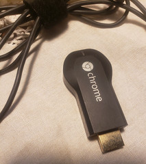 Google Chromecast (1st Generation) Streaming Media Player – H2G2-42