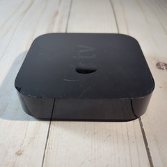 Apple TV (3rd Generation) 8GB A1427 – Black w/ Apple TV OEM Power Cord 2.5A 125V