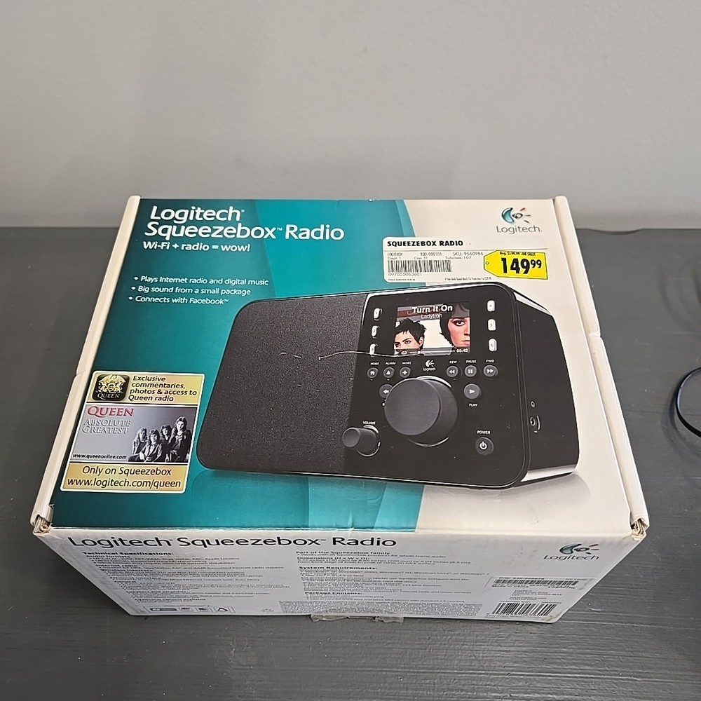 LOGITECH WHITE SQUEEZEBOX w/ BOX WIFI INTERNET MUSIC PLAYER X-R0001 WORKS CLEAN