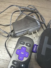 Roku 2500X Series Black Wireless High Definition Media Streaming Player & Remote