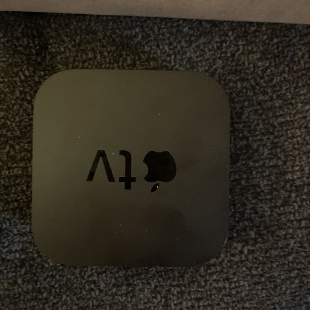 Apple TV 4K A1842 (4k 1st Gen) 64GB Streamer with cord/remote, Excellent!