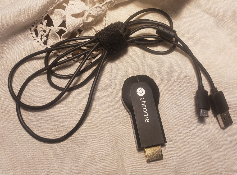 Google Chromecast (1st Generation) Streaming Media Player – H2G2-42