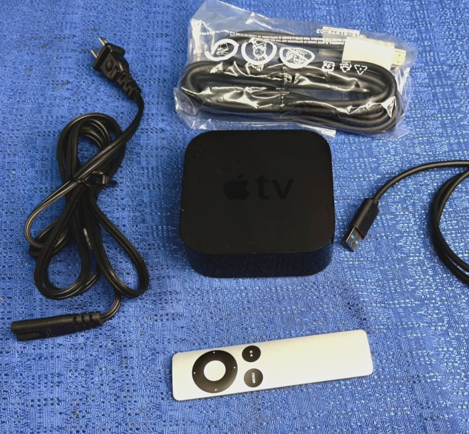 Apple TV 4th Gen HD Media Streamer 64GB – A1625 -w/ Silver Apple Remote & Cables