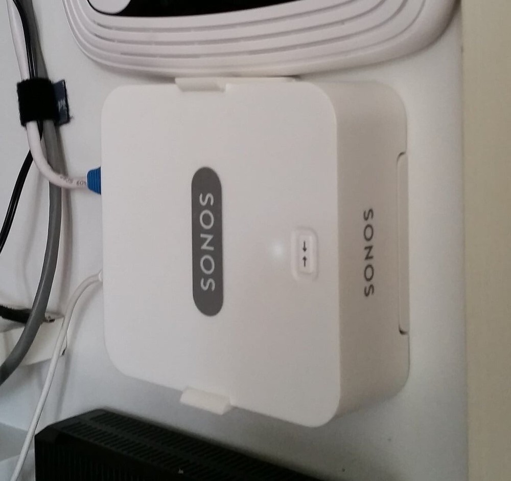Clip-In Wall Mount for Sonos Bridge – White