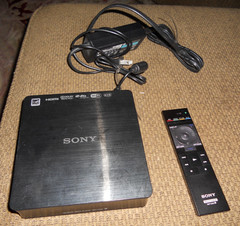 Sony SMP-N200 Network Media Player / Remote / Power Adapter / Complete