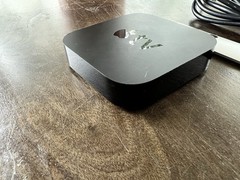 Apple TV 3rd Gen A1469 – 8GB Media Streamer – With Remote & HDMI Cable