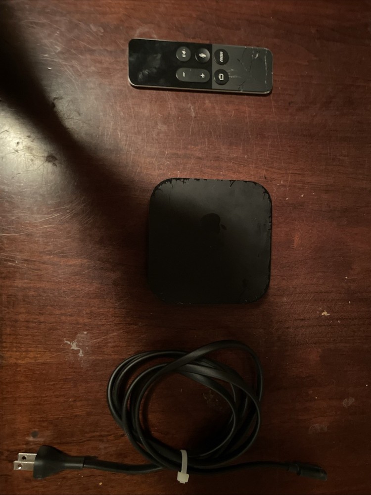 Apple TV Model: A1625 32GB(4th Generation)HD Media Streamer W/Siri Remote