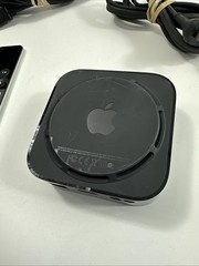 Apple TV 32GB (4K 1st Gen) (MQD22LL/A) Media Streamer A1842 w/ Remote