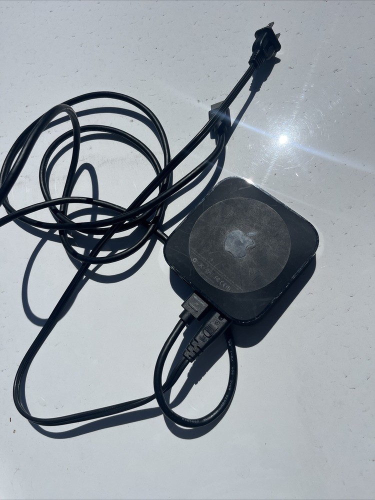 Apple TV 3rd Generation Media Streamer A1469 With Cables , No Remote