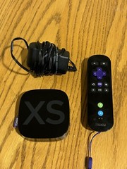 Roku 2 XS Model 3100X Media Streamer w/ Remote & AC Power Adapter – Works Great!