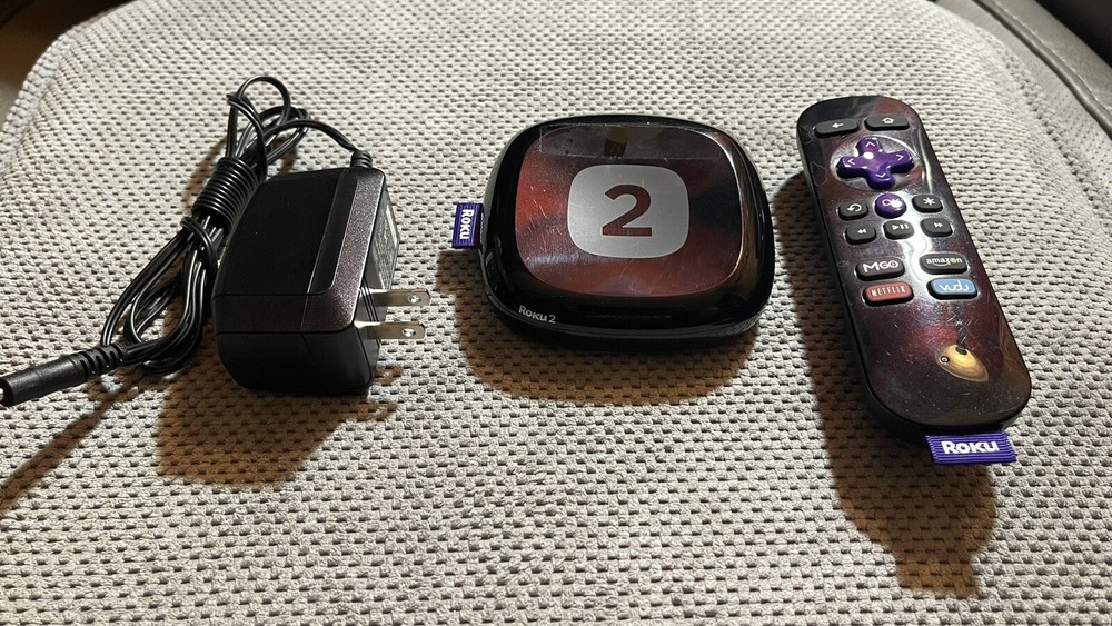 Roku 2 3rd Generation Media Streamer 2720X Black with Remote Works Great!