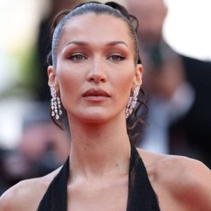 Bella Hadid habla del impacto físico y emocional de su enfermedad