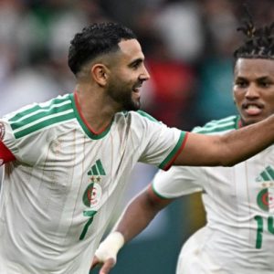Suiza y Argelia juegan por su boleto a octavos de final