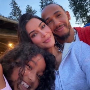 Kim Kardashian presume su relación con Lewis Hamilton