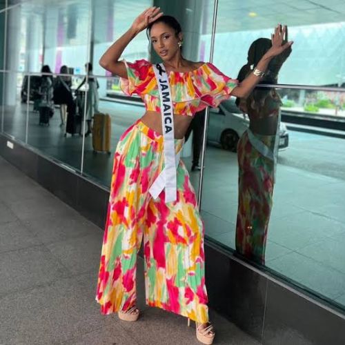 Miss Jamaica demanda a Miss Universo tras accidente en el certamen de 2025